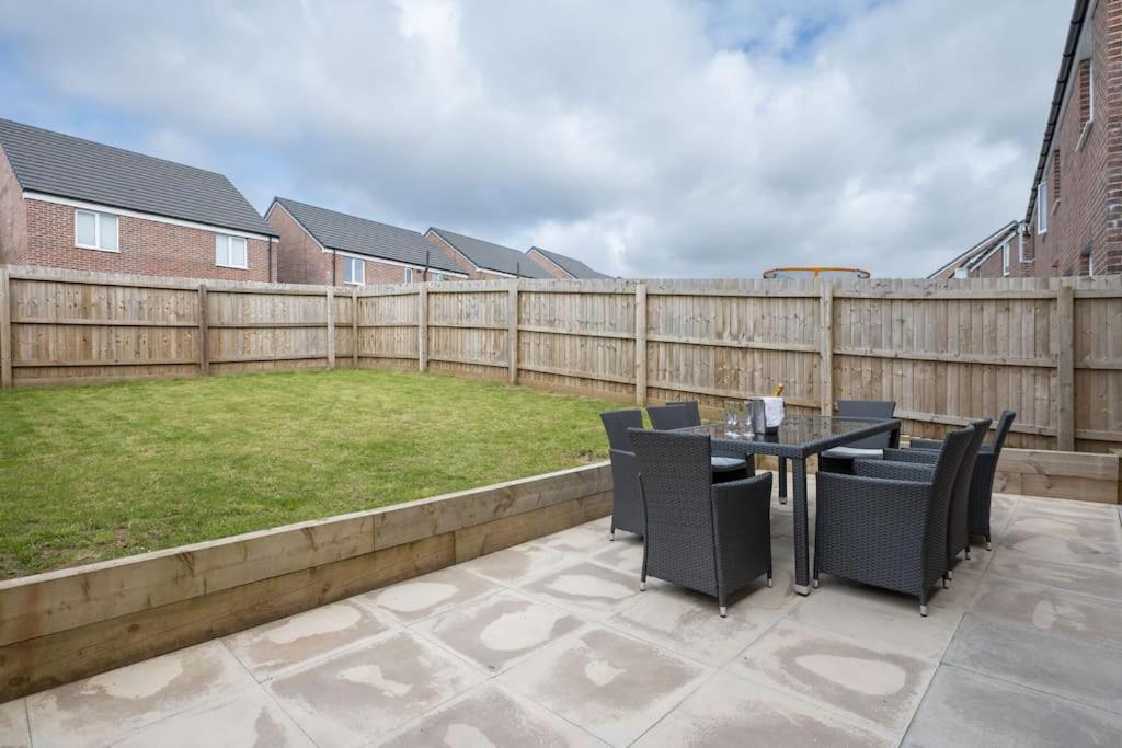Cosy 3 Bed Near Beaches, Cardiff & Brecon Beacons Coity Exterior foto