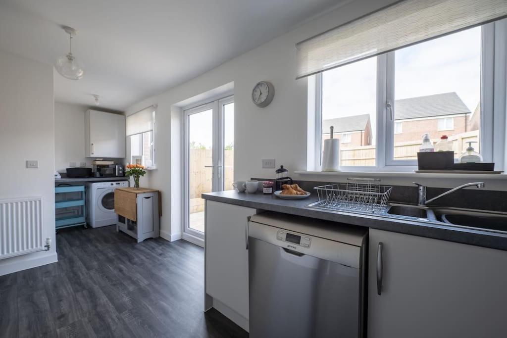 Cosy 3 Bed Near Beaches, Cardiff & Brecon Beacons Coity Exterior foto